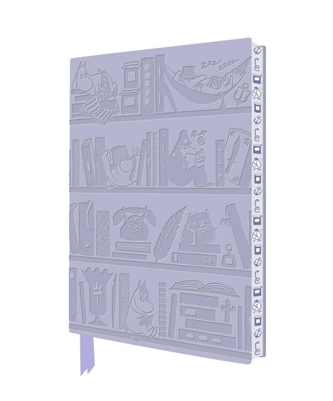 Regal mit Büchern und Figuren im Reliefstil, Titel und Symbole an der Seite, Tier- und Fantasie-Motive.