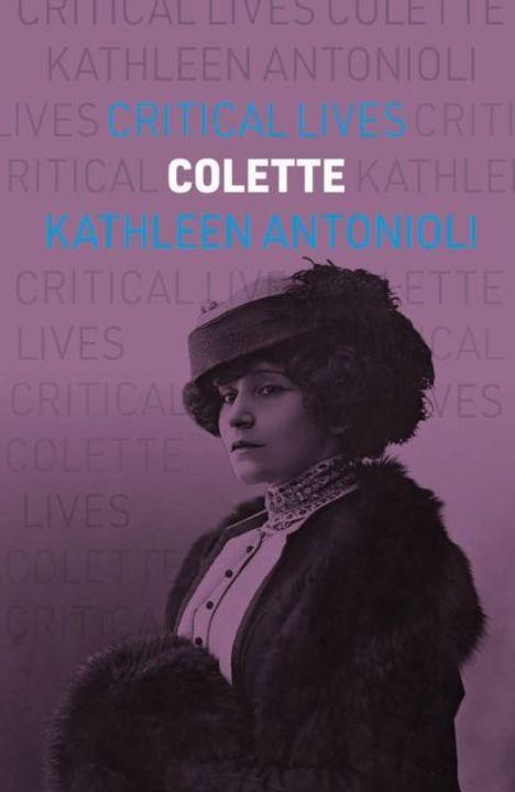 "CRITICAL LIVES COLETTE KATHLEEN ANTONIOLI". Eine Frau in historischer Kleidung mit Hut und Pelzmantel.