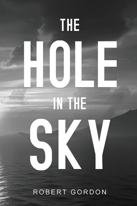 „THE HOLE IN THE SKY“ und „ROBERT GORDON“. Schwarz-weiß Bild von Wolken und Wasser mit einem Hügel.