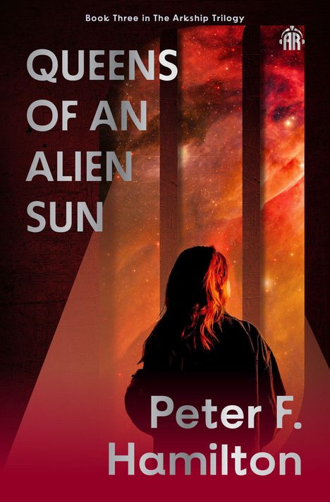 Titel und Text: "QUEENS OF AN ALIEN SUN", "Peter F. Hamilton". Eine Person betrachtet rot-orange Weltraumszenerie.