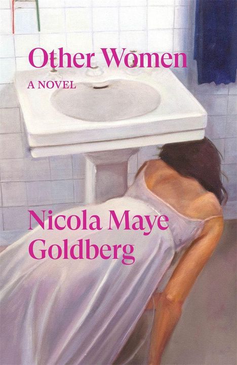 „Other Women“ und „Nicola Maye Goldberg“ in Pink. Eine Frau in Weiß beugt sich über ein Waschbecken.