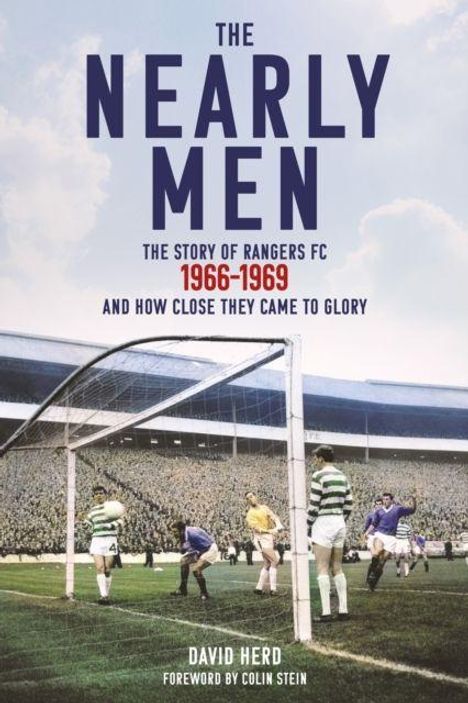 "THE NEARLY MEN: THE STORY OF RANGERS FC 1966-1969 AND HOW CLOSE THEY CAME TO GLORY. David Herd, foreword by Colin Stein."  
Fußballspiel mit Tor und Spielern in Aktion.