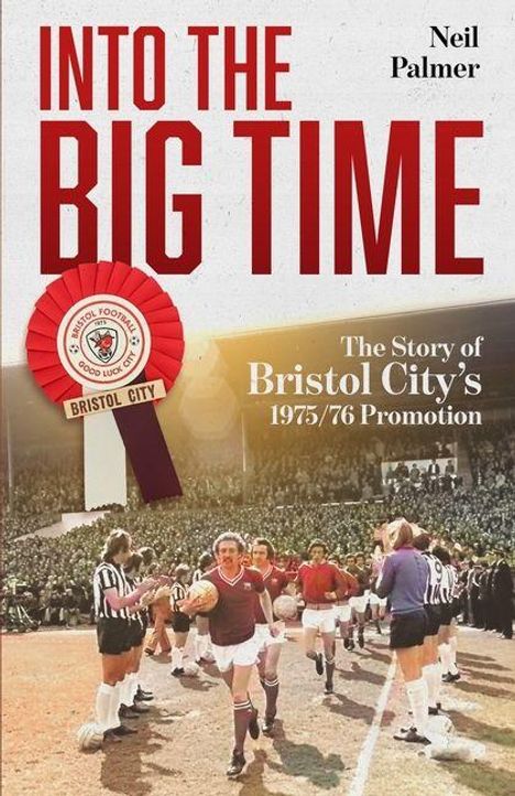 Text: "INTO THE BIG TIME", "Neil Palmer", "The Story of Bristol City’s 1975/76 Promotion." Illustration eines Fußballspiels.