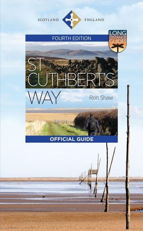 "ST CUTHBERT'S WAY", "OFFICIAL GUIDE", "Ron Shaw", "FOURTH EDITION". Ein Wanderweg mit Leitpfählen am Strand bei Ebbe.