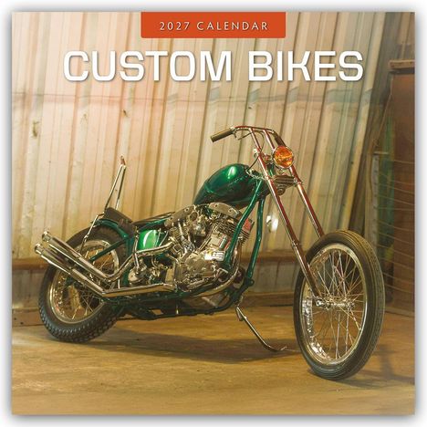 "2027 CALENDAR" und "CUSTOM BIKES" stehen oben. Ein glänzendes grünes Custom-Motorrad in einer Werkstattumgebung.