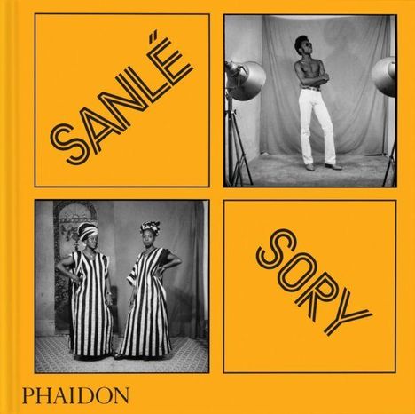 Text: „SANLÉ SORY“. Zwei Schwarz-Weiß-Fotos, oben Mann mit freiem Oberkörper, unten zwei Frauen in gestreiften Kleidern.