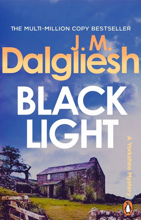 „The Multi-Million Copy Bestseller“, „J.M. Dalgliesh“, „Black Light“, „A Yorkshire Mystery“. Verlassenes Steinhaus, blauer Himmel.