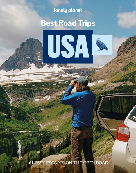 „Best Road Trips USA. 61 Easy Escapes on the Open Road.“ Eine Person mit Fernglas in bergiger Landschaft neben einem Auto.