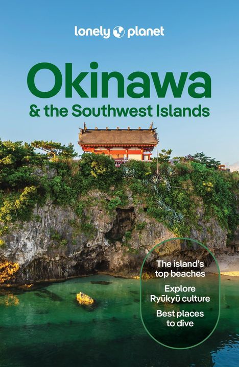 "Okinawa & the Southwest Islands. The island’s top beaches. Explore Ryūkyū culture. Best places to dive." Küste mit Tempel.