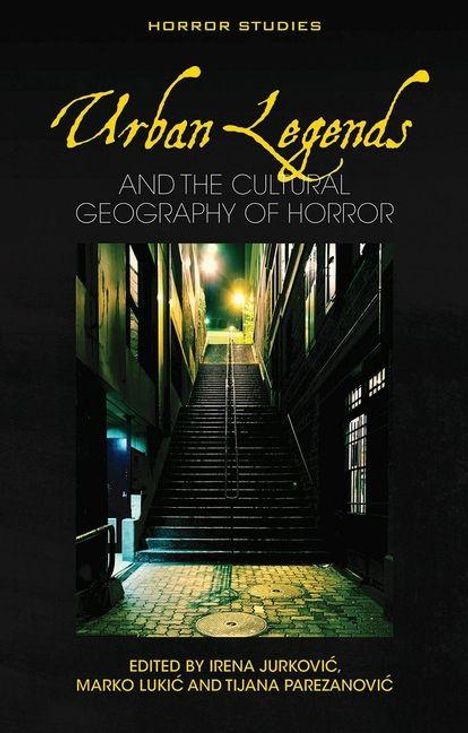 „Urban Legends and the Cultural Geography of Horror“ über einer dunklen, beleuchteten Gasse mit Treppen.