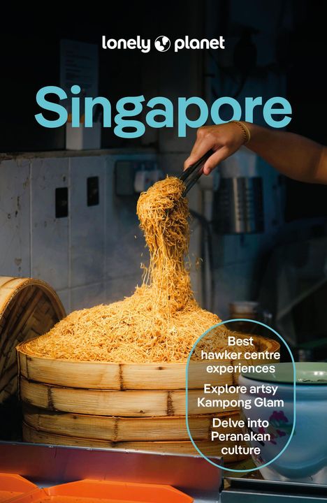 Titel: "Singapore". Highlights: "Best hawker centre experiences", "Explore artsy Kampong Glam", "Delve into Peranakan culture". Eine Hand serviert Nudeln.