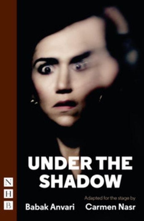„Under the Shadow“ von Babak Anvari, adaptiert für die Bühne von Carmen Nasr. Verschwommenes Gesicht einer besorgten Frau.