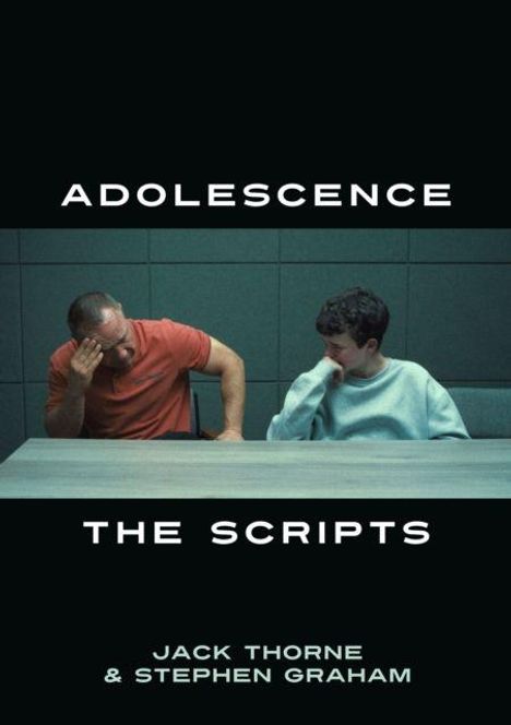Adolescence: The Scripts. Jack Thorne & Stephen Graham. Zwei Personen an einem Tisch, eine in orange, eine in hellblau.