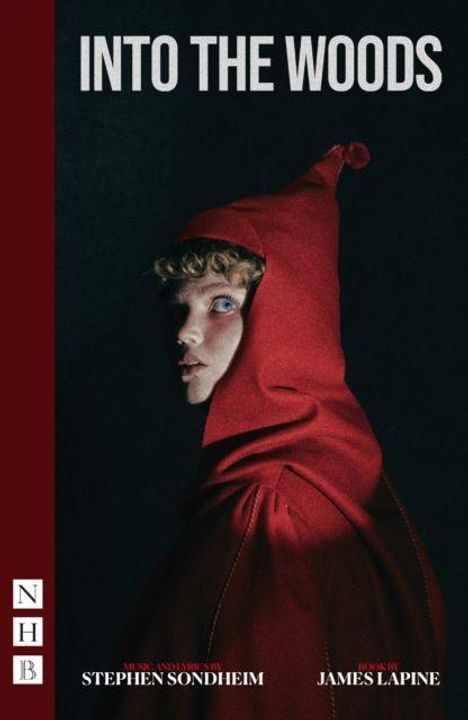 "INTO THE WOODS" in großen Buchstaben oben. Darunter eine Person mit rotem Kapuzenumhang, seitlich im Schatten.