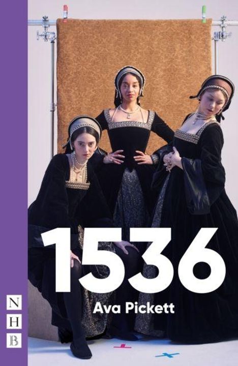 Text: "1536 Ava Pickett". Drei Frauen in historischer Kleidung vor einem goldenen Hintergrund. Links eine lila Leiste mit "NHB".