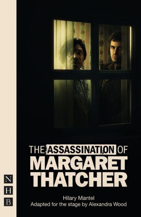 "The Assassination of Margaret Thatcher" von Hilary Mantel, adaptiert von Alexandra Wood. Zwei Männer schauen durch ein Fenster.