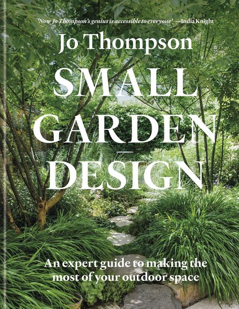 "Jo Thompson SMALL GARDEN DESIGN. An expert guide to making the most of your outdoor space." Ein grüner, üppiger Gartenweg.