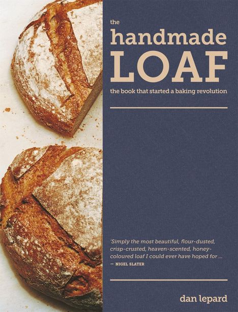 „the handmade LOAF, the book that started a baking revolution.“ Zwei rustikale Brote auf hellem Hintergrund.