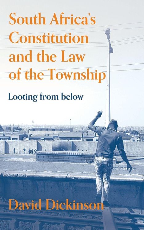 „South Africa's Constitution and the Law of the Township: Looting from below“ von David Dickinson. Eine Person balanciert.