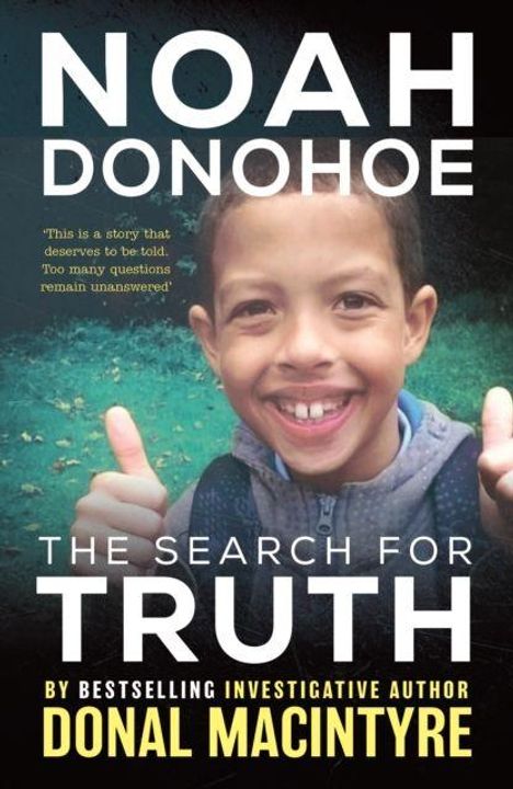„NOAH DONOHOE: THE SEARCH FOR TRUTH“ von Donal MacIntyre. Ein lächelnder Junge zeigt Daumen hoch.