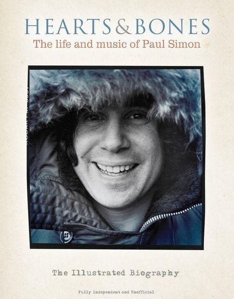 "Hearts & Bones: The life and music of Paul Simon. The Illustrated Biography. Schwarz-weiß Foto eines lachenden Mannes."