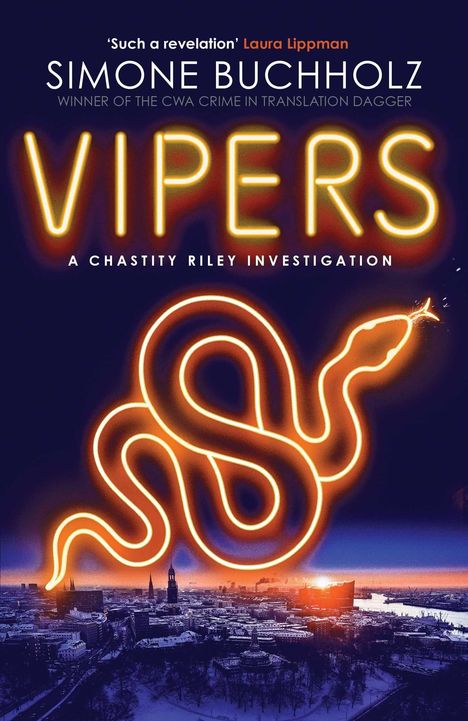 Text: "Such a revelation" von Laura Lippman, "Simone Buchholz", "Vipers", "A Chastity Riley Investigation".  
Illustration: Eine neonleuchtende Schlange über einer Stadtlandschaft bei Sonnenuntergang.