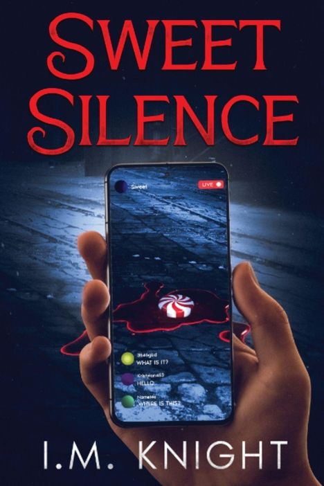 „SWEET SILENCE“ und „I. M. KNIGHT“ in großen Buchstaben. Eine Hand hält ein Handy, das einen Livestream zeigt: Eine Süßigkeit in Blutlache.