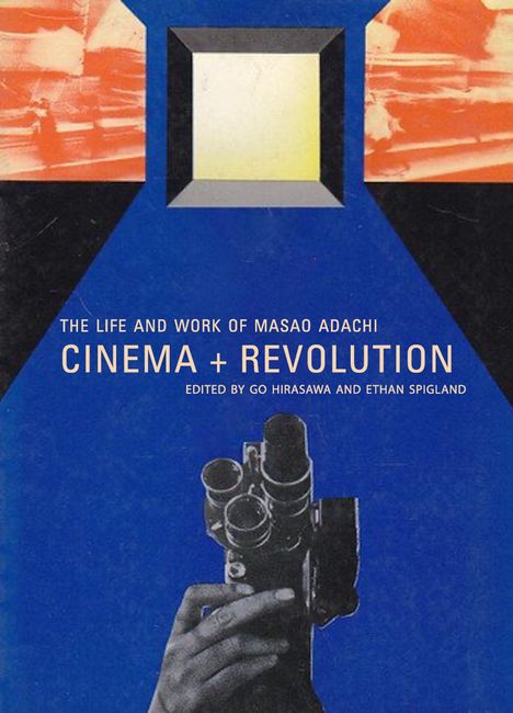 "THE LIFE AND WORK OF MASAO ADACHI, CINEMA + REVOLUTION" steht auf blauem Hintergrund. Hand mit Kamera, stilisiert.