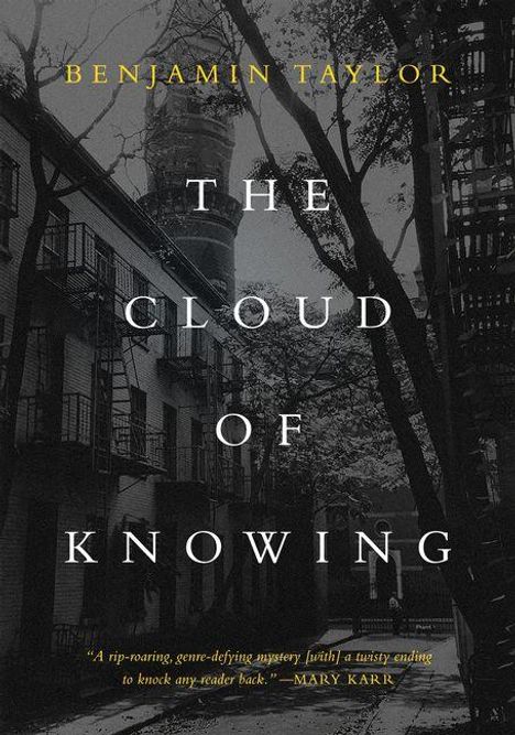 Text: "Benjamin Taylor. The Cloud of Knowing. 'A rip-roaring, genre-defying mystery [with] a twisty ending to knock any reader back.' - Mary Karr."  
Bild: Schwarzweiß-Foto einer städtischen Straße, Häuserfassaden und Bäume.
