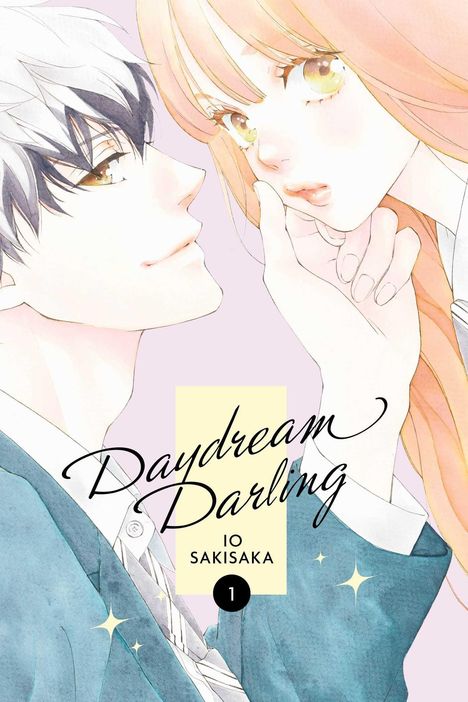 „Daydream Darling, Io Sakisaka, 1“. Illustration eines Paares, Mann hebt das Kinn der Frau, verträumter Ausdruck.
