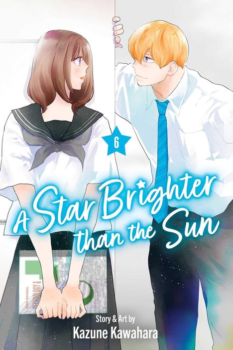 "A Star Brighter than the Sun", Band 6. Zwei Jugendliche, die sich anschauen. Links ein Mädchen in Schuluniform, rechts ein Junge in Hemd.