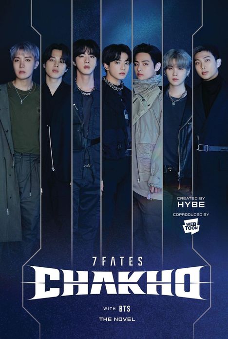 "7Fates: Chakho with BTS. Created by HYBE. Coproduced by Webtoon. Sieben Männer in dunkler, moderner Kleidung."