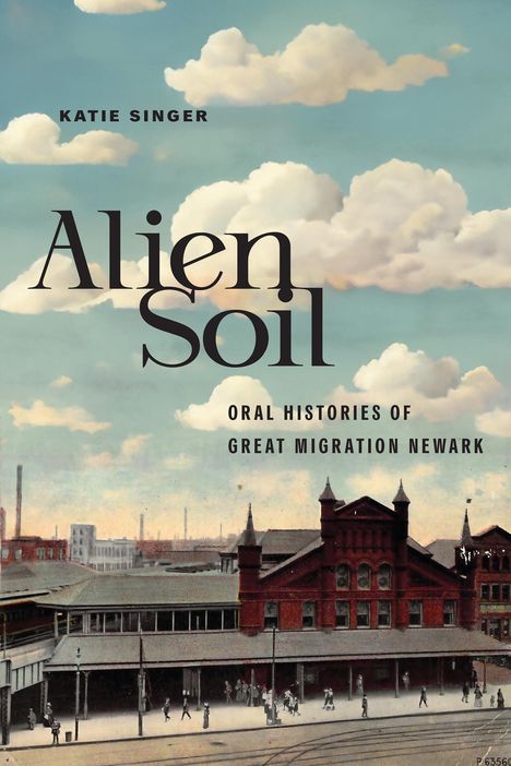 Katie Singer: Alien Soil, Buch