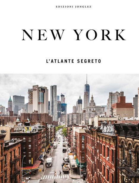 "EDIZIONI JONGLEZ", "NEW YORK", "L’ATLANTE SEGRETO". Blick auf eine belebte Straße in New York mit Hochhäusern im Hintergrund.