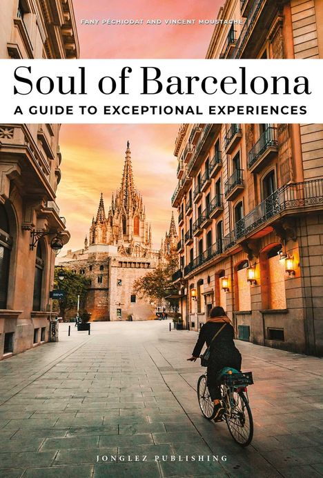 „Soul of Barcelona: A Guide to Exceptional Experiences“. Eine Radfahrerin fährt durch eine leere Straße mit gotischer Kathedrale im Hintergrund.