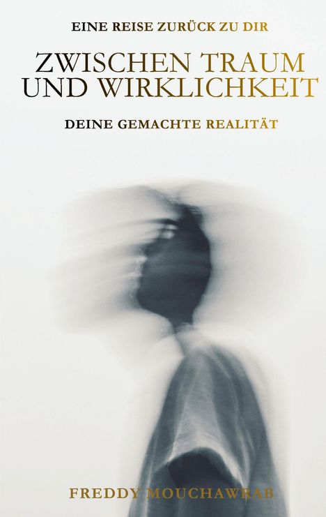 "Zwischen Traum und Wirklichkeit: Deine gemachte Realität" steht über einem verschwommenen Schwarz-Weiß-Foto einer Person.