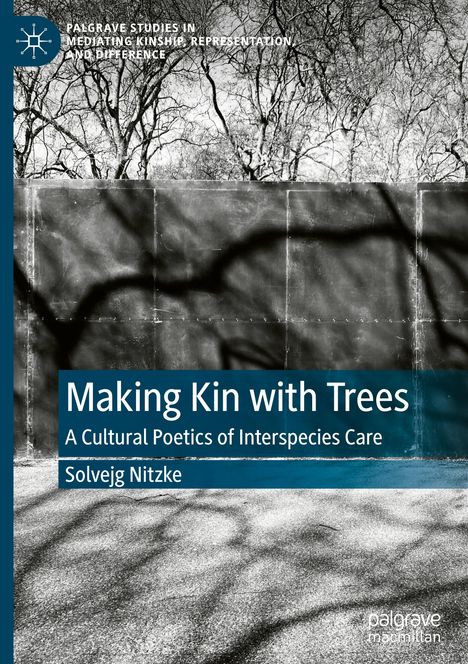 Buchtitel: "Making Kin with Trees". Bäume im Hintergrund, Schatten fallen auf eine Mauer.