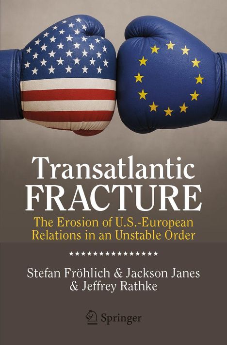 "Transatlantic Fracture: The Erosion of U.S.-European Relations in an Unstable Order" von Stefan Fröhlich und anderen. Zwei Boxhandschuhe, links USA-Flagge, rechts EU-Flagge. Springer-Logo.