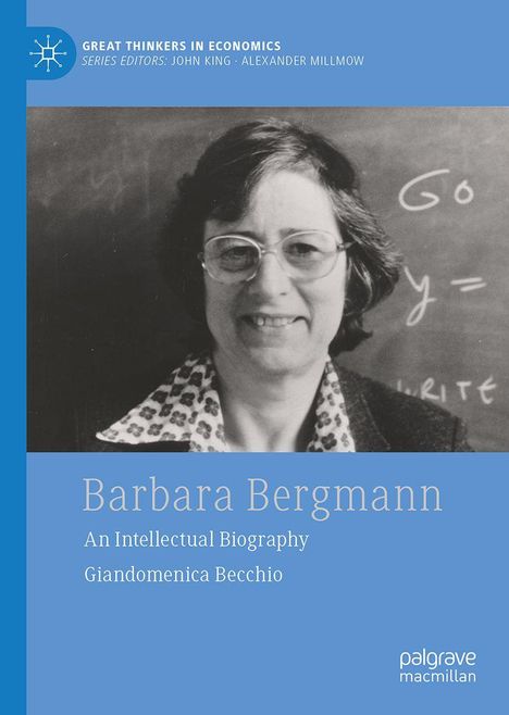 Barbara Bergmann: An Intellectual Biography. Schwarz-weiß Foto einer Frau mit Brille vor einer Tafel.