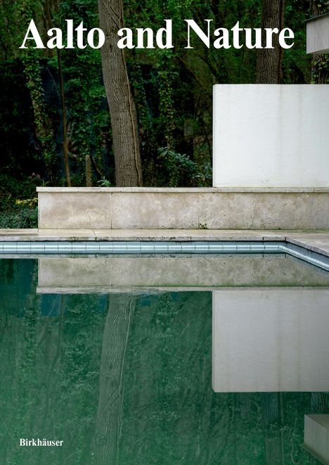 „Aalto and Nature“ oben, „Birkhäuser“ unten. Ein reflektierender Pool, begrenzt von Wänden, vor einem Wald.