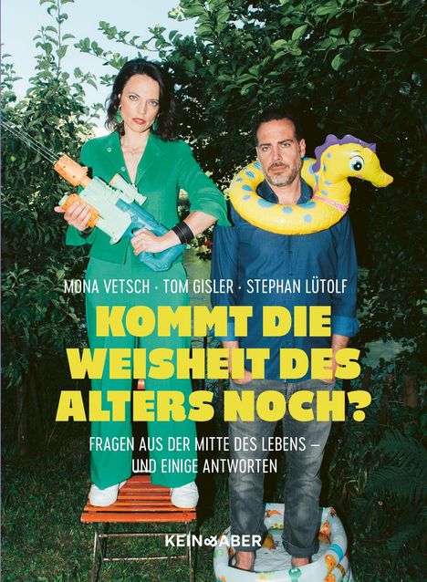 Text: "Kommt die Weisheit des Alters noch? Fragen aus der Mitte des Lebens – und einige Antworten." Zwei Personen im Garten.