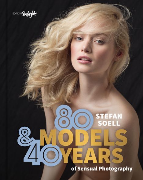 Text: "80 Models & 40 Years of Sensual Photography - Stefan Soell." Eine Frau mit blonden Haaren vor schwarzem Hintergrund.