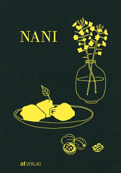 "NANI" oben, gelbe Zeichnung einer Vase mit Blumen, Teller mit drei Früchten und Nüssen unten.
