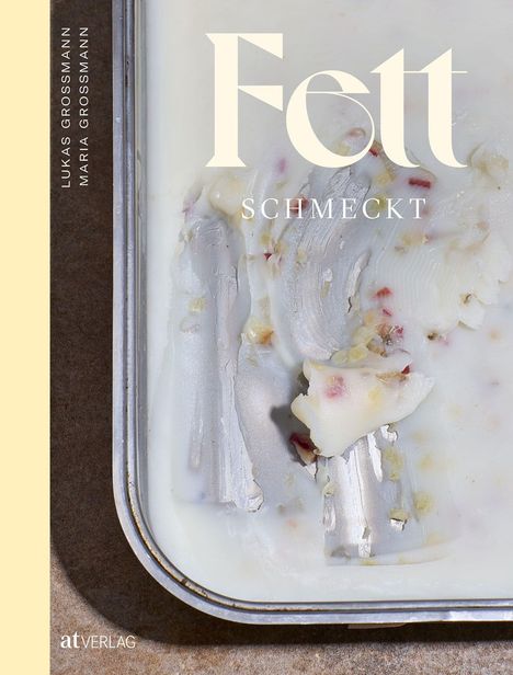 „Fett schmeckt“, Autoren: Lukas Grossmann, Maria Grossmann, atverlag-Logo. Darstellung von geschmolzenem Fett.