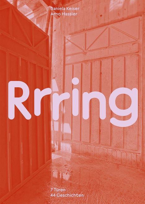 Roter Hintergrund mit Text: "Rrring", "Daniela Keiser", "Arno Hassler", "7 Türen", "44 Geschichten". Zeigt Holztüren.