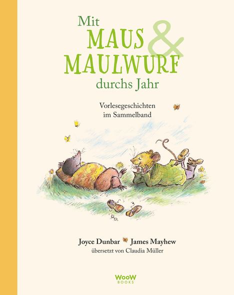 Titel: "Mit Maus & Maulwurf durchs Jahr". Zwei Tiere entspannen auf einer Wiese. Unten Autoren- und Übersetzerangaben.