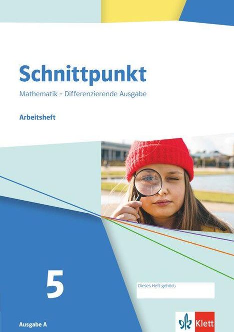 „Schnittpunkt Mathematik – Differenzierende Ausgabe: Arbeitsheft.“ Eine junge Person mit Lupe und roter Mütze. Ausgabe 5A.