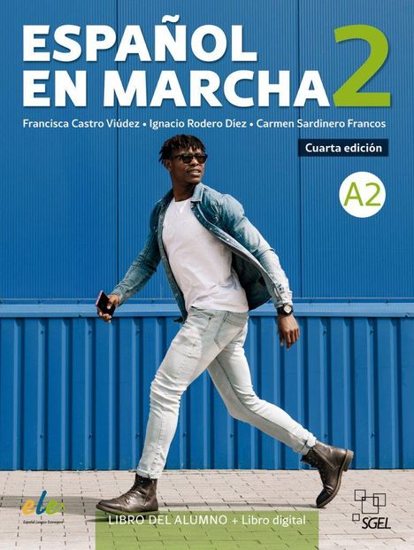 "Español en Marcha 2", A2-Niveau, 4. Auflage. Ein Mann in Jeans-Outfit läuft energetisch vor blauem Hintergrund.