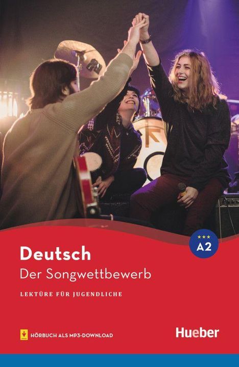 Text: "Deutsch Der Songwettbewerb Lektüre für Jugendliche A2 Hörbuch als MP3-Download Hueber." Drei Menschen, die sich abklatschen.