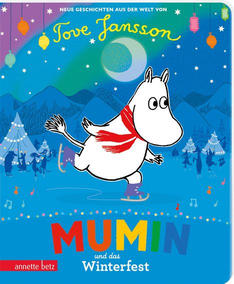 Titel: "Mumin und das Winterfest". Eine Figur auf Schlittschuhen vor einer winterlichen Feier mit Laternen und Bergen.